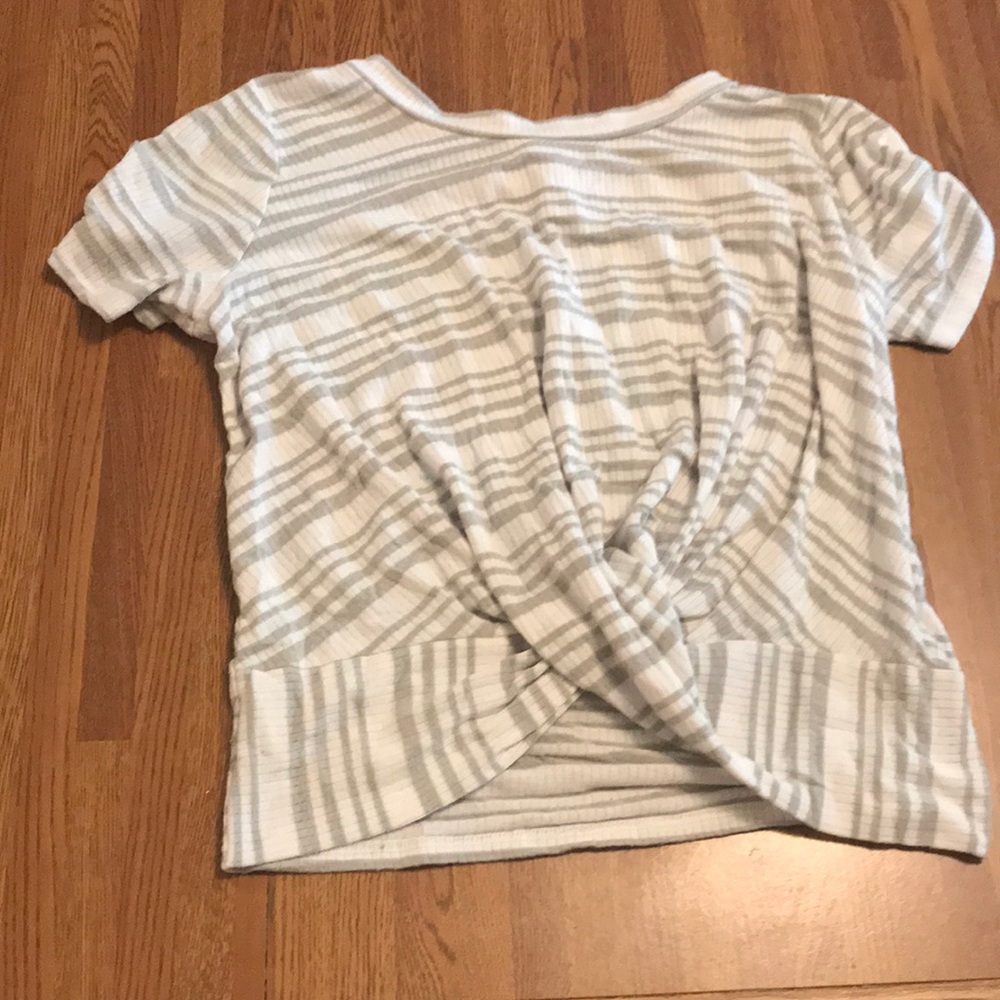 gray and white t-shirt